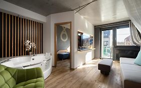 Onyx Luxury Sarvar